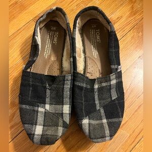 Grey plaid sherpa lined TOMS